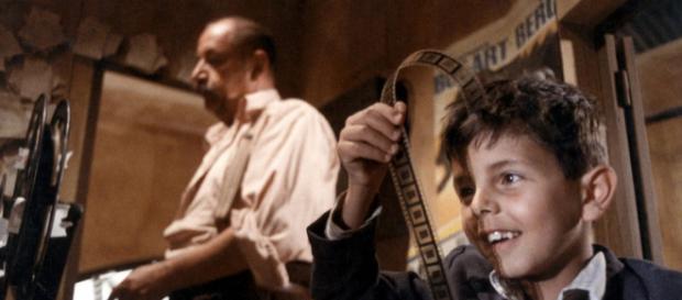Philippe Noiret e Salvatore Cascio em ''Cinema Paradiso'' Philippe Noiret e Salvatore Cascio em ''Cinema Paradiso''