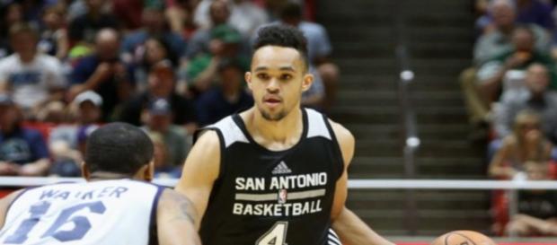 Spurs sign 2017 draft pick Derrick White | KMYS - cw35.com Spurs sign 2017 draft pick Derrick White | KMYS - cw35.com