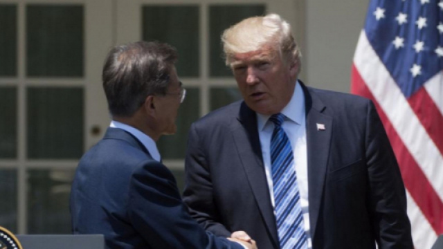 Donald Trump en visite décisive en Corée du Sud