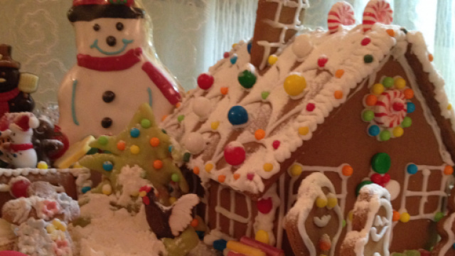 La casetta di pan di zenzero, dolce di biscotto per grandi e piccini