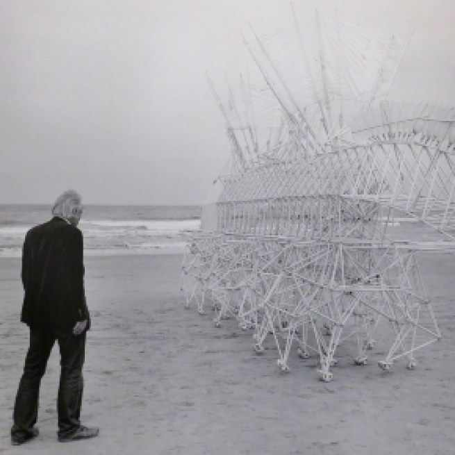Strandbeests by Theo Jansen - Flickr