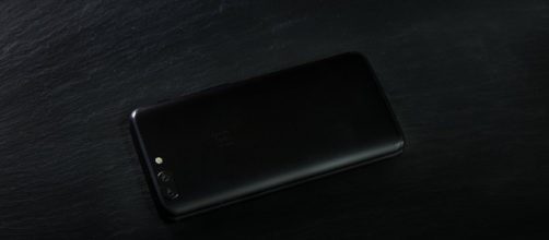 La prima immagine ufficiale di OnePlus 5T