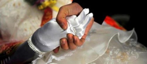 Padre defunto partecipa al matrimonio della figlia.