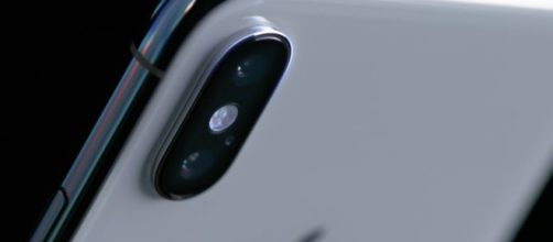 Uno smartphone - iPhone X - che piace,ma che presenta imperfezioni - Apple foto tomshw.it