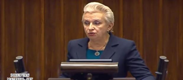 Elżbieta Gapińska z PO kompromituje się podczas obrad Sejmu (screen YouTube) Elżbieta Gapińska z PO kompromituje się podczas obrad Sejmu (screen YouTube)