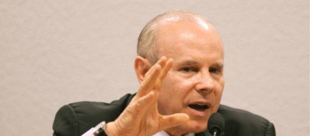 Guido Mantega é denunciado pelo MPF Guido Mantega é denunciado pelo MPF