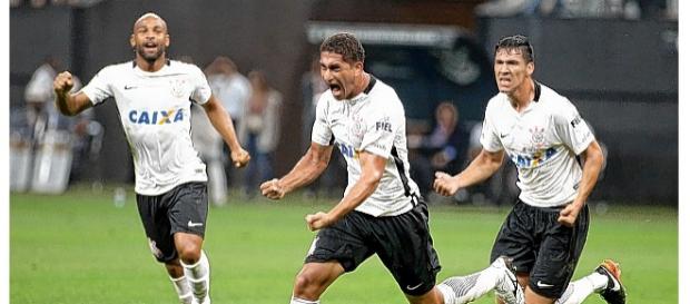 Jogador resolve falar sobre possibilidade de reforçar clube rival Jogador resolve falar sobre possibilidade de reforçar clube rival