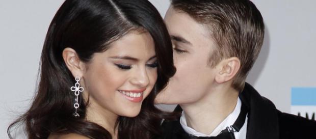 Justin Bieber et Selena Gomez se rendent à l'église pour ... Justin Bieber et Selena Gomez se rendent à l'église pour ...