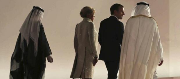 Macron en stratège va inaugurer le Louvre aux Emirats Arabes Unis. Macron en stratège va inaugurer le Louvre aux Emirats Arabes Unis.