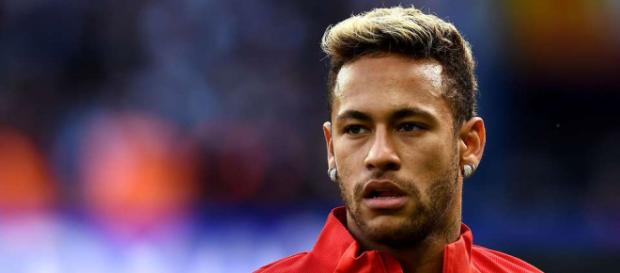 Neymar s'ennuie et feint la blessure ? Neymar s'ennuie et feint la blessure ?