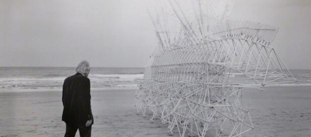 Strandbeests by Theo Jansen - Flickr Strandbeests by Theo Jansen - Flickr