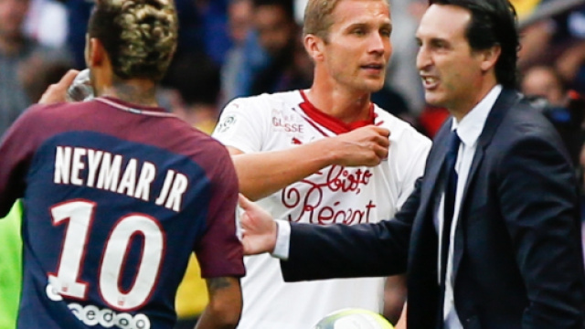 Neymar ne supporte plus Emery - Football - Sports.fr - sports.fr