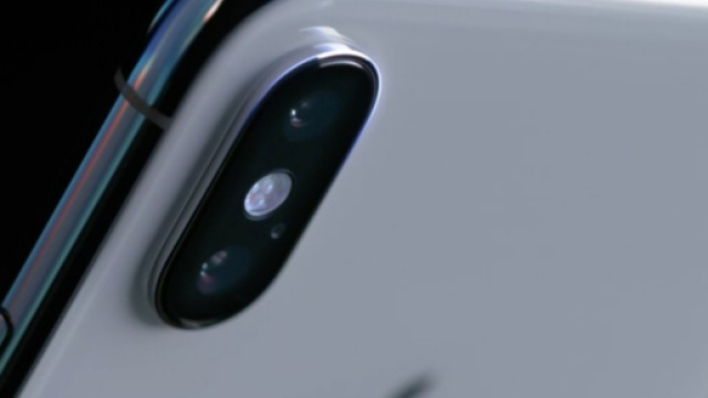 Uno smartphone - iPhone X - che piace,ma che presenta imperfezioni - Apple foto tomshw.it
