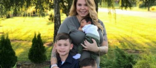 Kailyn Lowry poses with her sons. [Photo via Instagram]