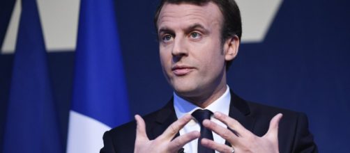 Emmanuel Macron s'autoproclame candidat des classes moyennes et ... - france24.com