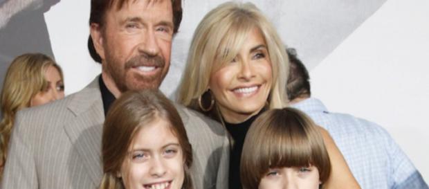 Chuck Norris passa por momento dificil Chuck Norris passa por momento dificil