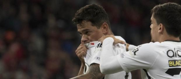 Giovanni Augusto comemora seu primeiro gol em 2017/ (Imagem Daniel Augusto Jr/ Ag. Corinthians) Giovanni Augusto comemora seu primeiro gol em 2017/ (Imagem Daniel Augusto Jr/ Ag. Corinthians)