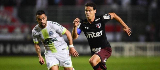 Hernanes foi um dos destaques da partida pelo número de chances que criou./ (Imagem Djalma Vassão/Gazeta Press) Hernanes foi um dos destaques da partida pelo número de chances que criou./ (Imagem Djalma Vassão/Gazeta Press)