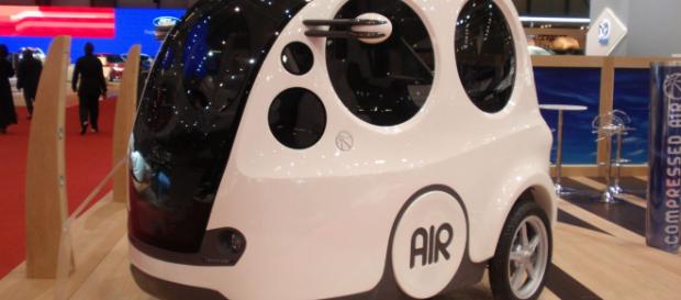 La minicar alimentata ad aria compressa presentata alla fiera di Rimini. La minicar alimentata ad aria compressa presentata alla fiera di Rimini.