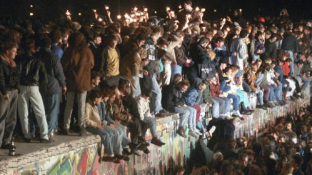 L'anniversario della caduta del Muro di Berlino - Foto 1 di 18 - virginradio.it