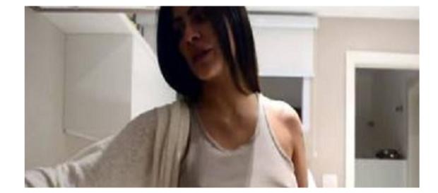 A atriz Cleo Pires apareceu sem sutiã em praia A atriz Cleo Pires apareceu sem sutiã em praia