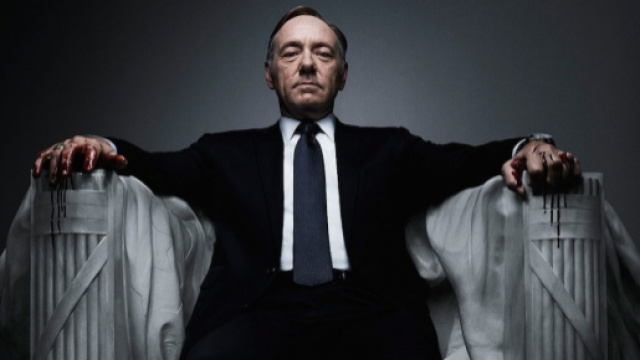 Kevin Spacey nei panni di Frank Underwood, protagonista della serie TV House of Cards