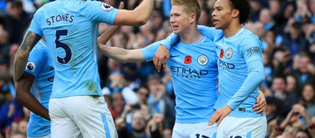 Manchester City fait trembler la planète foot en remportant un derby historique à Old Trafford. Manchester City fait trembler la planète foot en remportant un derby historique à Old Trafford.