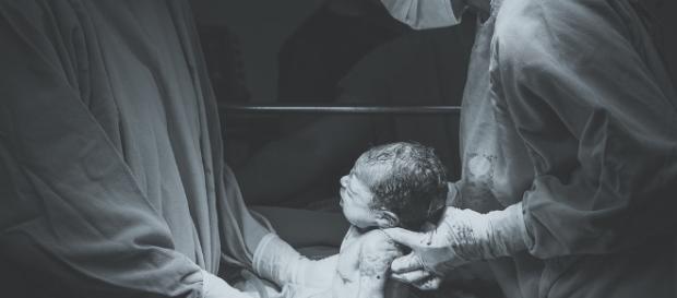 Niektórym rodzinom adopcyjnym nadal udaje się ominąć prawo (fot. Patricia Prudente, Unsplash.com) Niektórym rodzinom adopcyjnym nadal udaje się ominąć prawo (fot. Patricia Prudente, Unsplash.com)