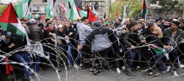 Violent protest takes place outside the U.S Embassy in Lebanon- lmtonline.com Violent protest takes place outside the U.S Embassy in Lebanon- lmtonline.com
