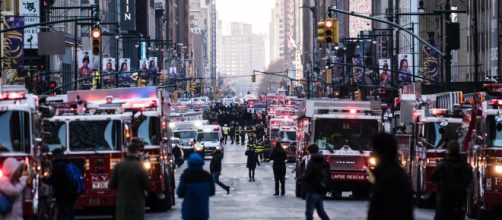 Momenti di panico a New York per l'esplosione nell'area della metropolitana