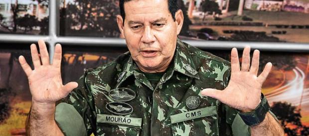 General Mourão resolve se pronunciar a respeito do episódio que culminou em sua destituição. (Foto Reprodução). General Mourão resolve se pronunciar a respeito do episódio que culminou em sua destituição. (Foto Reprodução).