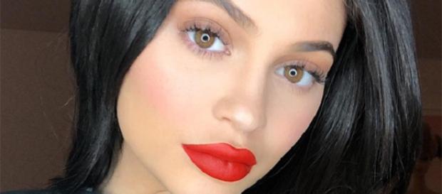 Kylie Jenner não se deu bem com seu novo produto Kylie Jenner não se deu bem com seu novo produto