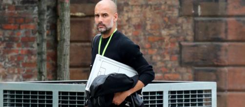 Pep Guardiola pictured with tactics board ahead of Manchester ... - mirror.co.uk