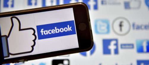 Facebook cambia struttura, al via la trasparenza fiscale per il social network