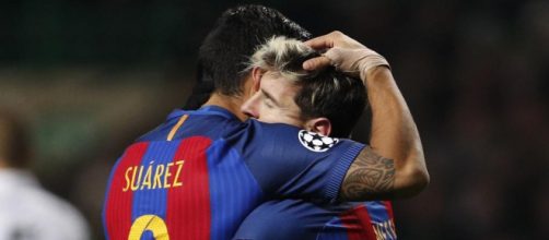 Messi se abraza con luis suarez tras marcar | Marca.com - marca.com