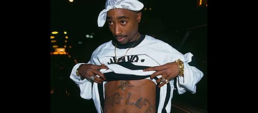 Tupac, morto più di 20 anni fa, è ancora uno dei simboli dell'hip hop nel mondo