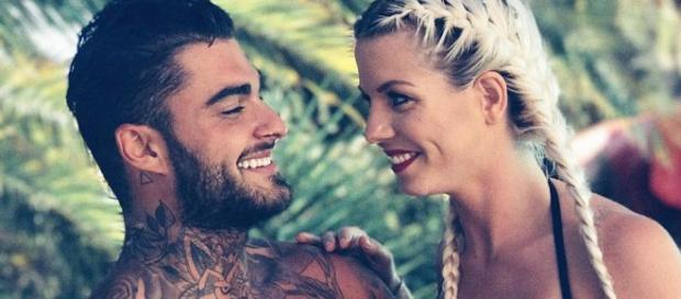 Les Marseillais en Australie : Thibault et Jessica se sont présentés leurs familles respectives ! Les Marseillais en Australie : Thibault et Jessica se sont présentés leurs familles respectives !