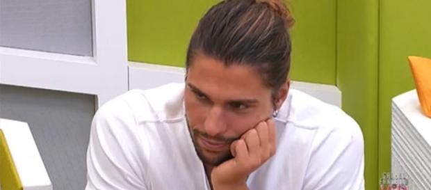 Luca chiarisce come stanno le cose con Ivana Luca chiarisce come stanno le cose con Ivana