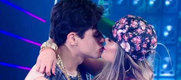 Lucas Veloso abre o jogo e fala de relacionamento com bailarina. (Foto Reprodução). Lucas Veloso abre o jogo e fala de relacionamento com bailarina. (Foto Reprodução).