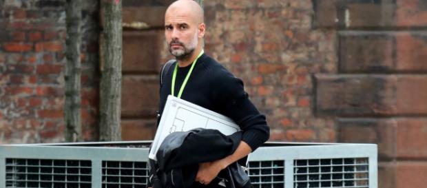 Pep Guardiola pictured with tactics board ahead of Manchester ... - mirror.co.uk Pep Guardiola pictured with tactics board ahead of Manchester ... - mirror.co.uk
