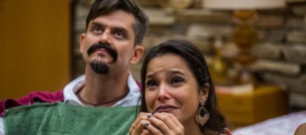 Emilly Araújo e Marcos comentam situação atual dos dois Emilly Araújo e Marcos comentam situação atual dos dois