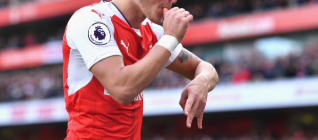 Mesut Ozil ne devrait pas s'éterniser à Arsenal et devrait partir l'été prochain, au terme de son contrat. Mesut Ozil ne devrait pas s'éterniser à Arsenal et devrait partir l'été prochain, au terme de son contrat.