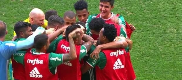 Thiago Martins em comemoração de gol marcado por Fabiano contra a Chapecoense no Brasileirão de 2016 (Foto: Reprodução/Globo Esporte) Thiago Martins em comemoração de gol marcado por Fabiano contra a Chapecoense no Brasileirão de 2016 (Foto: Reprodução/Globo Esporte)