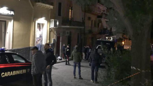 Due sorelle accoltellate in casa a Ramacca durante una tentata