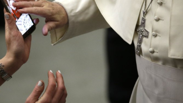 Papa Francesco usa WhatsApp per mandare benedizioni ai fedeli?