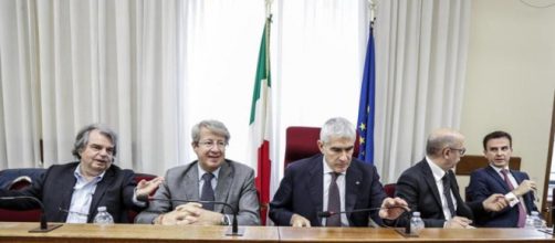 Il tavolo di presidenza della commissione bancaria d'inchiesta - Foto: ilsole24ore.com