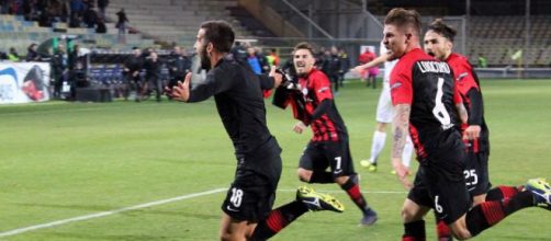 Nella foto, tratta dal sito ufficiale della Lega B, i calciatori del Foggia esultano dopo il gol del 2-2