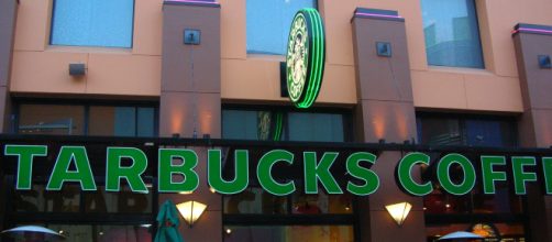'Starbucks Coffee' at 'Universal Citywalk' [image via: BrokenSphere on Wikimedia]