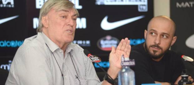 Diretoria do Corinthians continua de olho no mercado em busca de reforços Diretoria do Corinthians continua de olho no mercado em busca de reforços