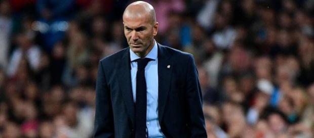 Zidane apoya a Karim Benzema pese a las críticas Zidane apoya a Karim Benzema pese a las críticas